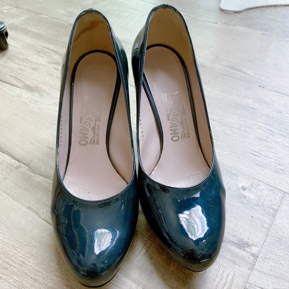 Salvatore Ferragamo Pump Size 7
